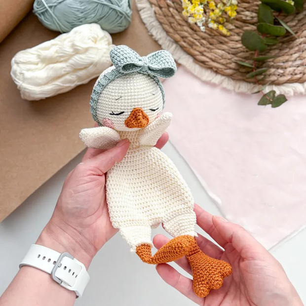 Goose Lovey Blanket crochet pattern