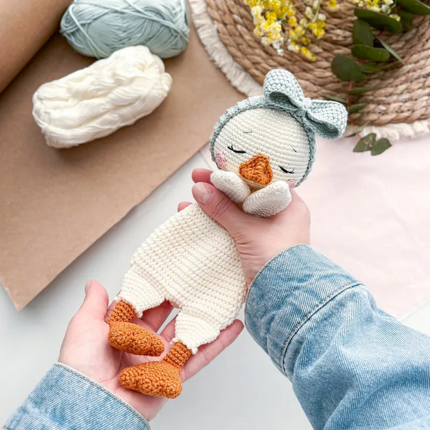 Goose Lovey Blanket crochet pattern