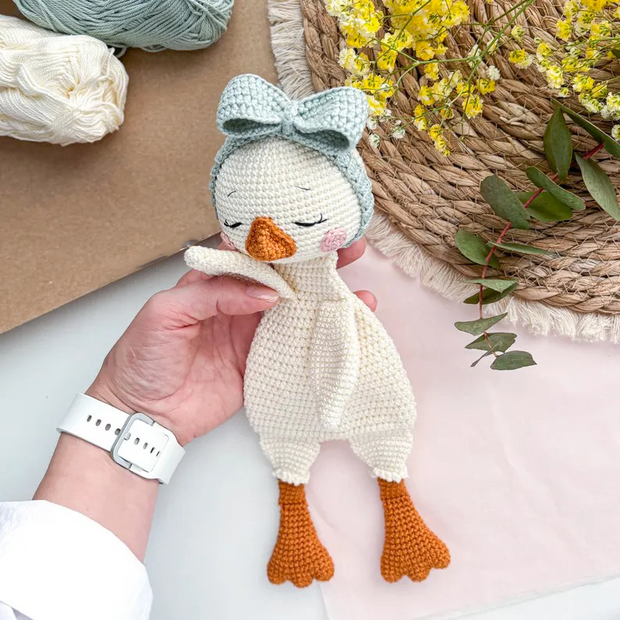 Goose Lovey Blanket crochet pattern