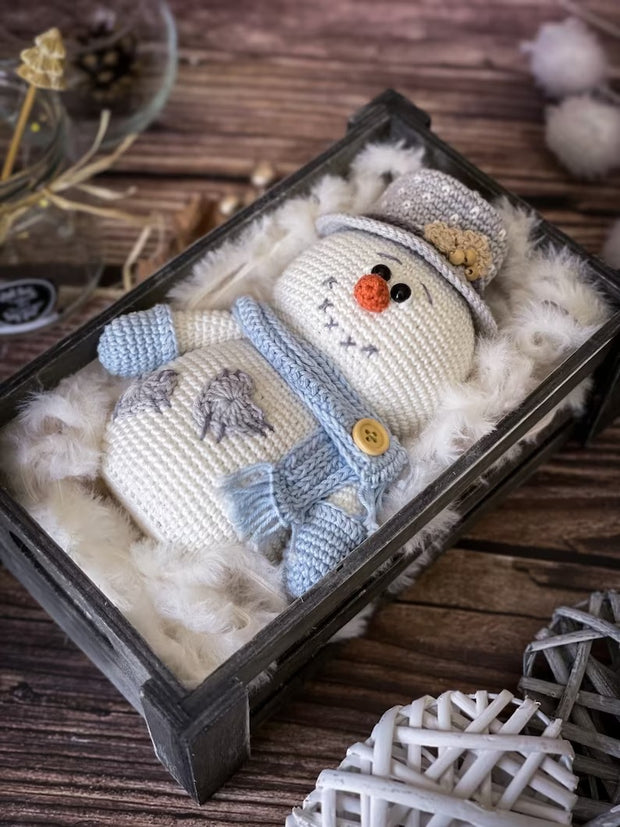 Snowy the Snowman amigurumi crochet pattern