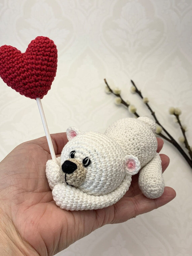 Crochet pattern adorable Valentines Bear holding your heart