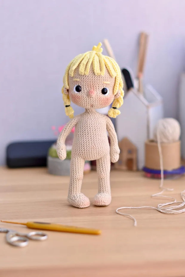 Crochet pattern for doll Fanny in Snowman costume