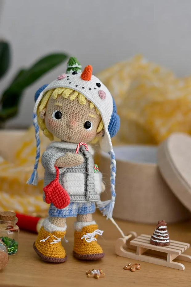 Crochet pattern for doll Fanny in Snowman costume